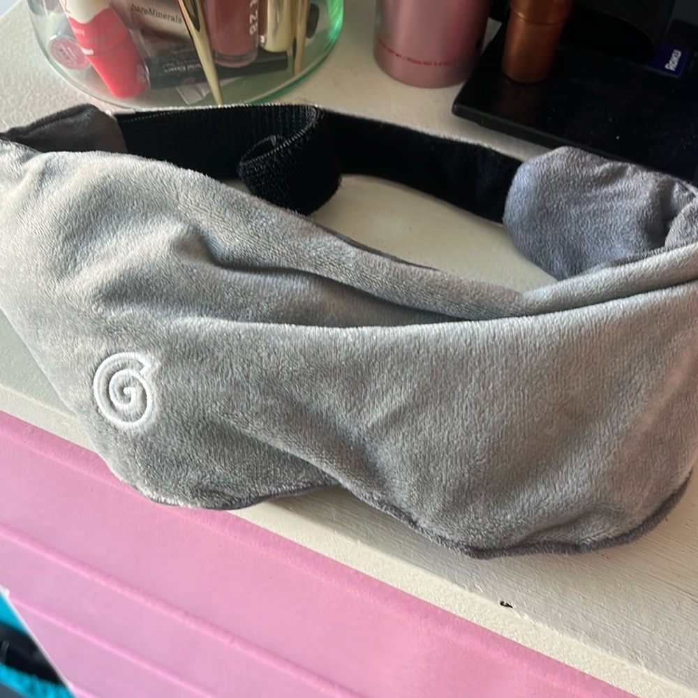 Weighted eye sleep mask
